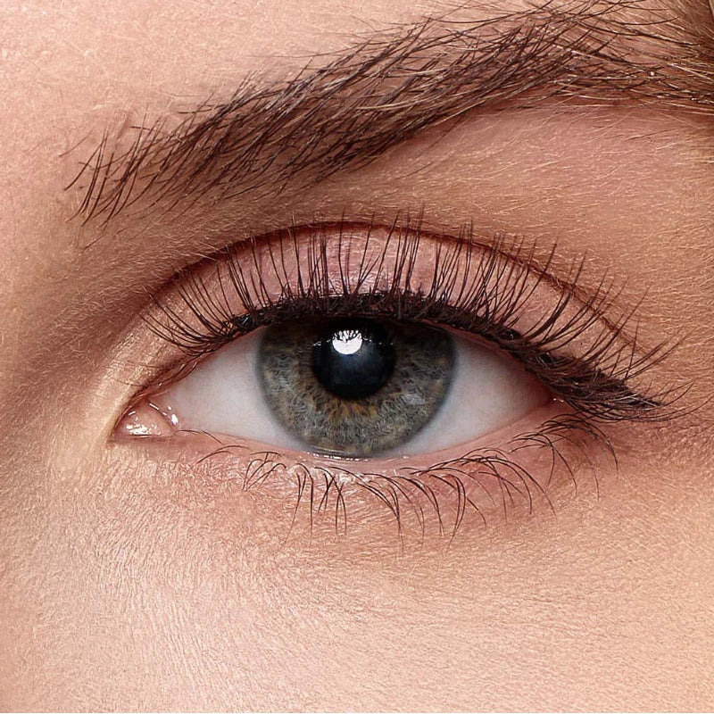 Close do olho com cílios magnéticos Cortezzo modelo Margarida aplicados, curvatura delicada e volume natural