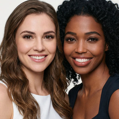 Duas mulheres usando cílios magnéticos modelo Jasmim Cortezzo — volume e elegância